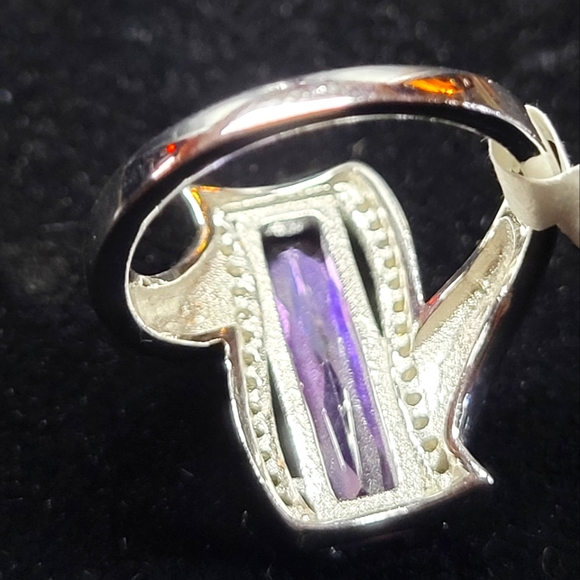 Solid 925 Silver with Amethyst Ring - Picture 2 of 2